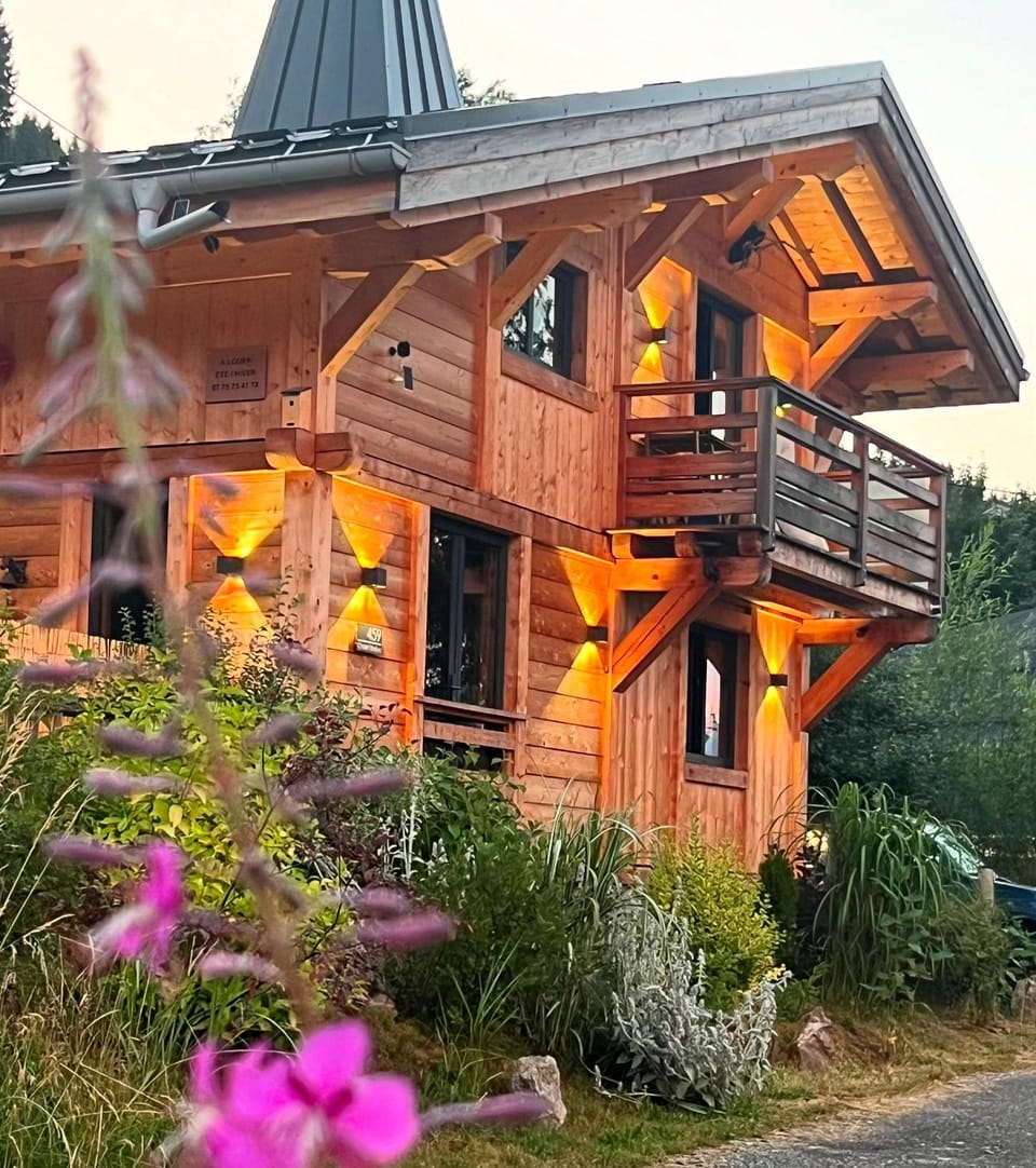 Chalet ski-in-out face au MontBlanc & Bain nordique Chalet in Combloux