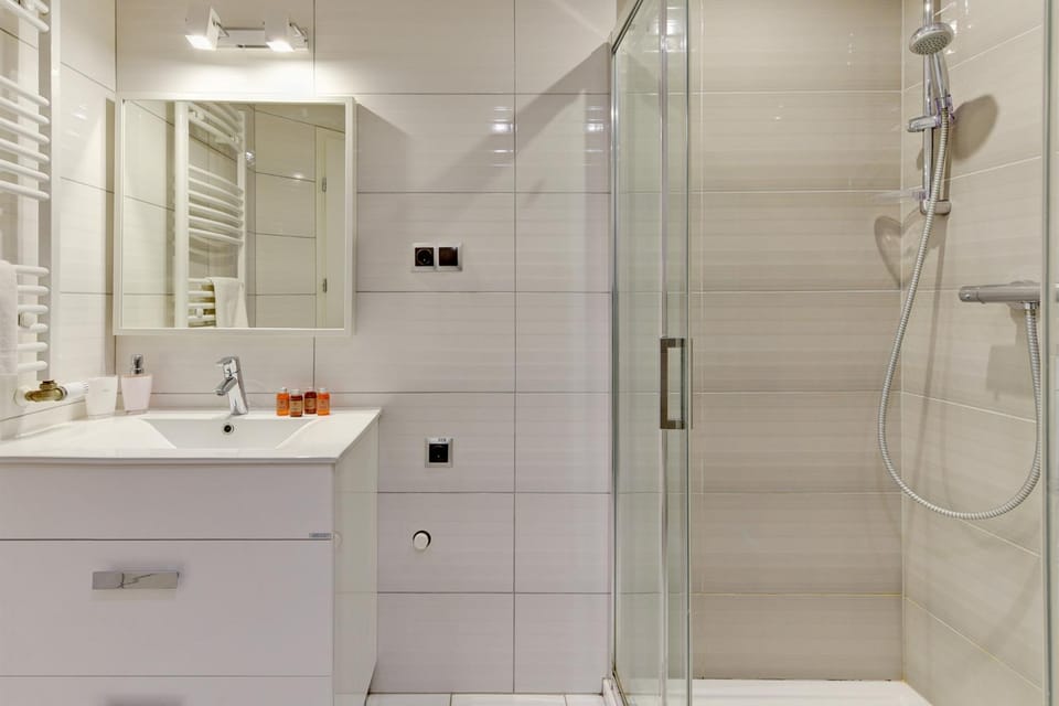 Shower, Bathroom, towels
