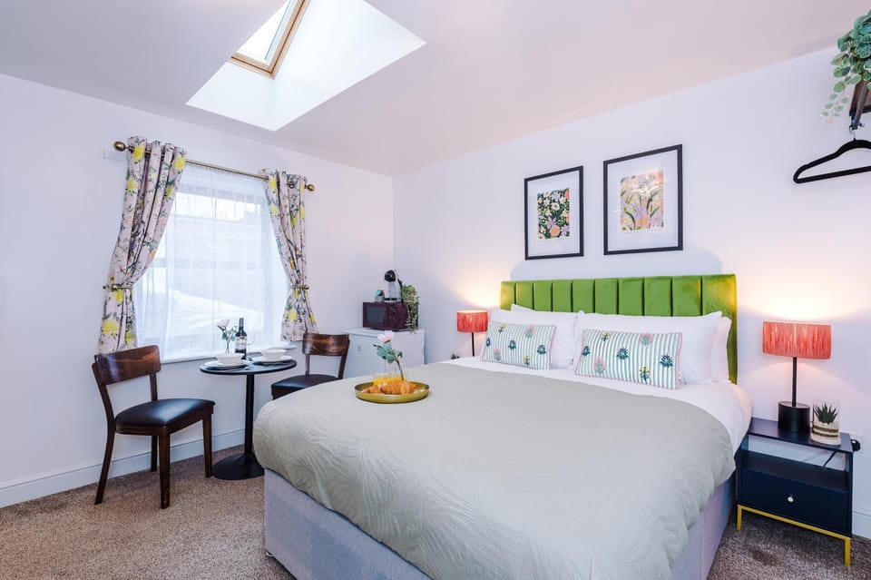 Victoria Park Studio 10 - Self Contained, 5 Mins Walk To Train Station & Town Centre, Free Parking Apartment in Royal Leamington Spa