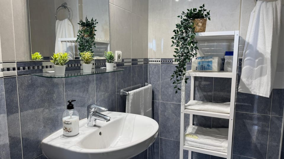 Bathroom, towels