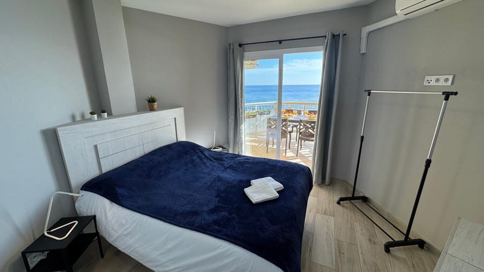 Bed, Bedroom, Sea view