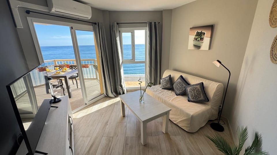 TV and multimedia, Living room, Seating area, Sea view