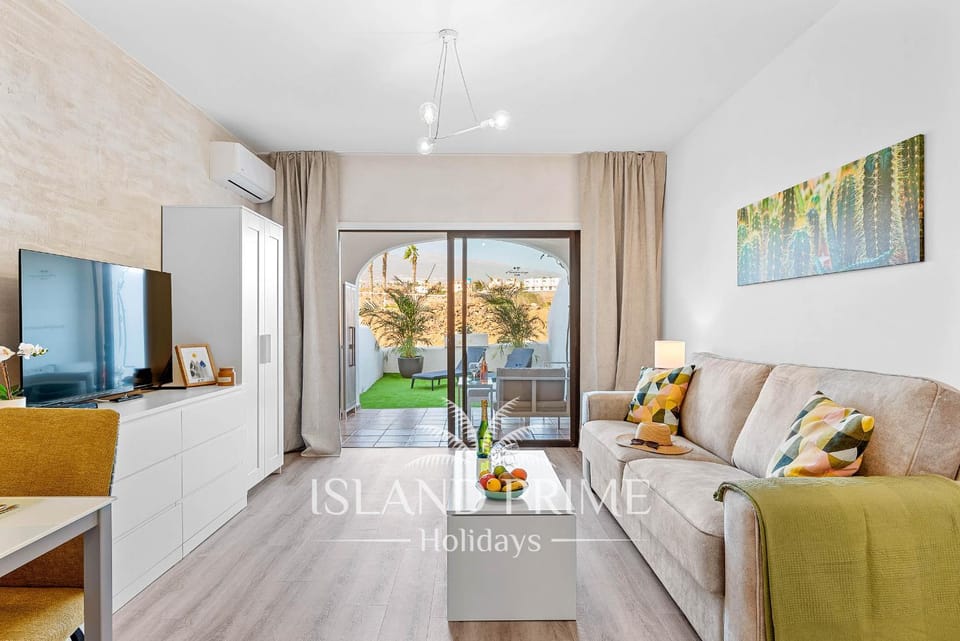 TV and multimedia, Balcony/Terrace, Living room, Seating area, sunbed, air conditioner
