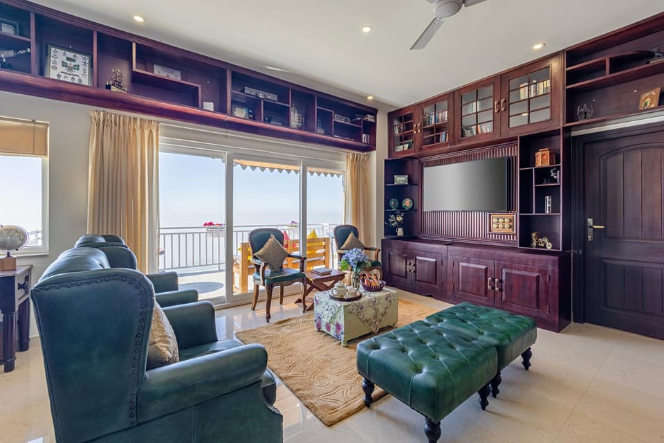 TV and multimedia, Living room, Seating area, wardrobe, air conditioner