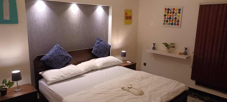 Photo of the whole room, Bedroom