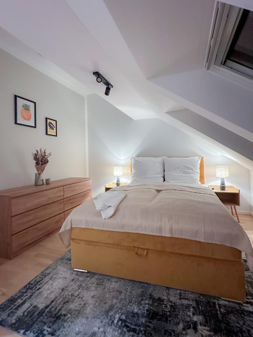 Bed, Photo of the whole room, Bedroom