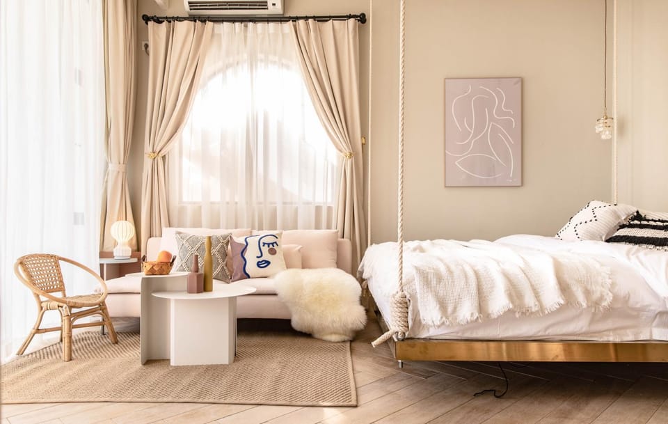 Bed, Balcony/Terrace, Living room, Photo of the whole room, Seating area, Bedroom, Breakfast
