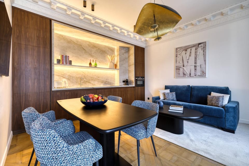 Living room, Seating area, Dining area