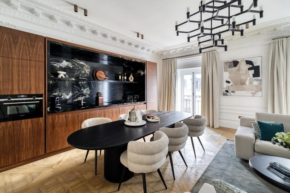 TV and multimedia, Kitchen or kitchenette, Living room, Seating area, Dining area