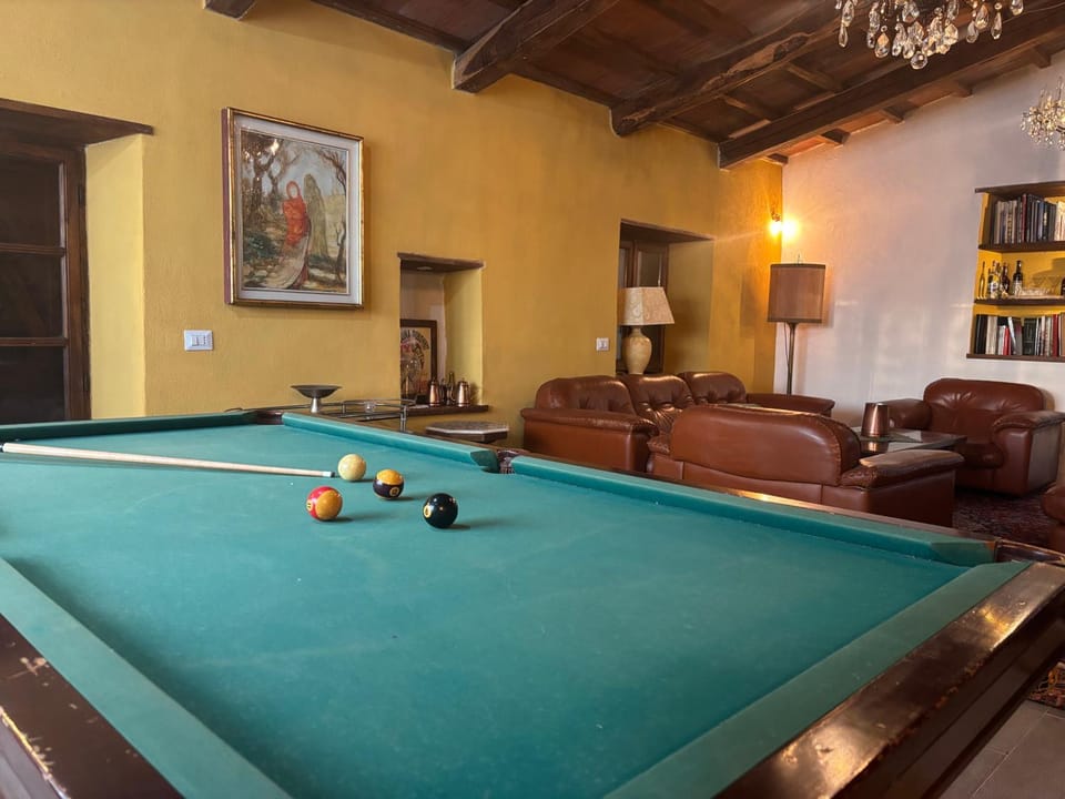 Billiard, Game Room, Living room, Seating area
