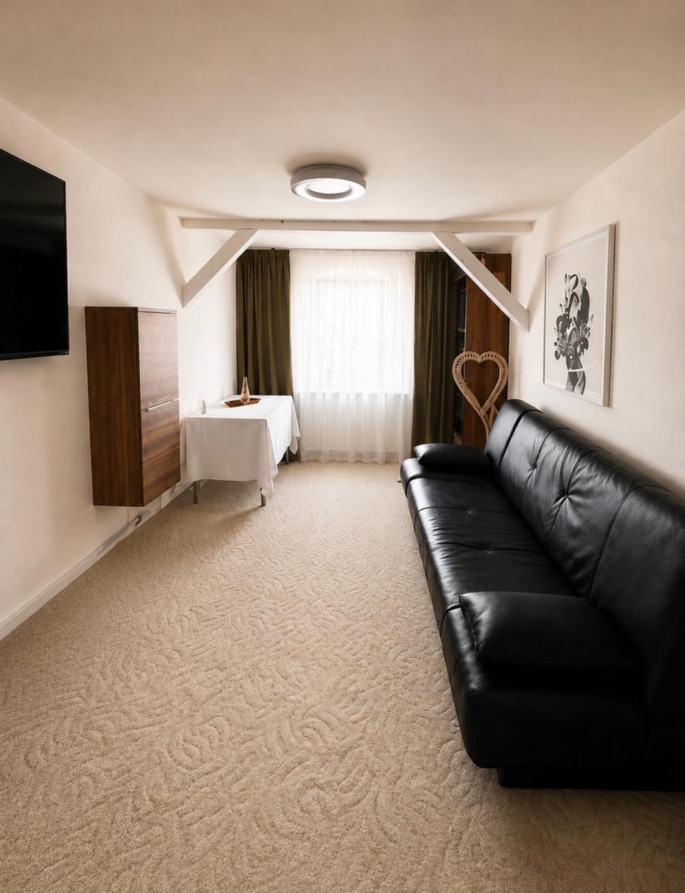 TV and multimedia, Living room, Seating area, Evening entertainment