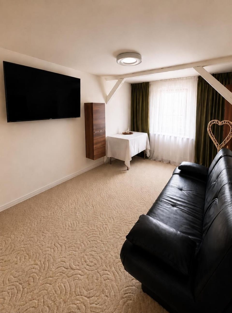 Communal lounge/ TV room, TV and multimedia, Living room, Seating area, Evening entertainment