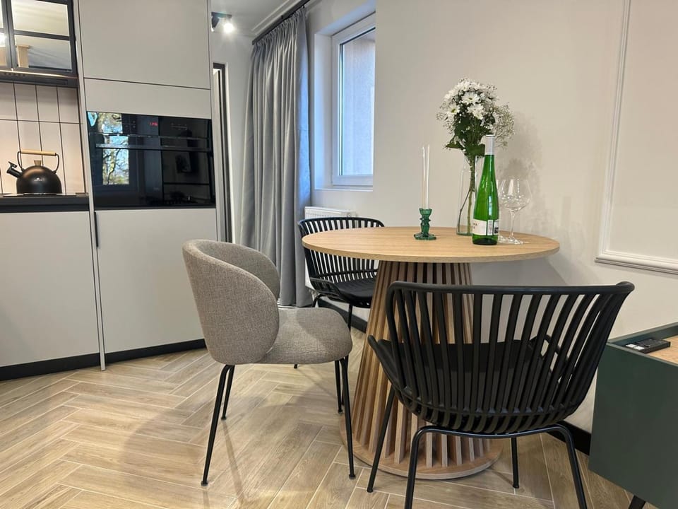 TV and multimedia, Kitchen or kitchenette, Living room, Other, Other, Other, Seating area, Dining area