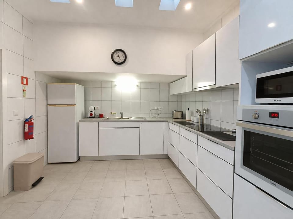 Coffee/tea facilities, flat iron, oven, soundproof, stove, toaster, kitchen