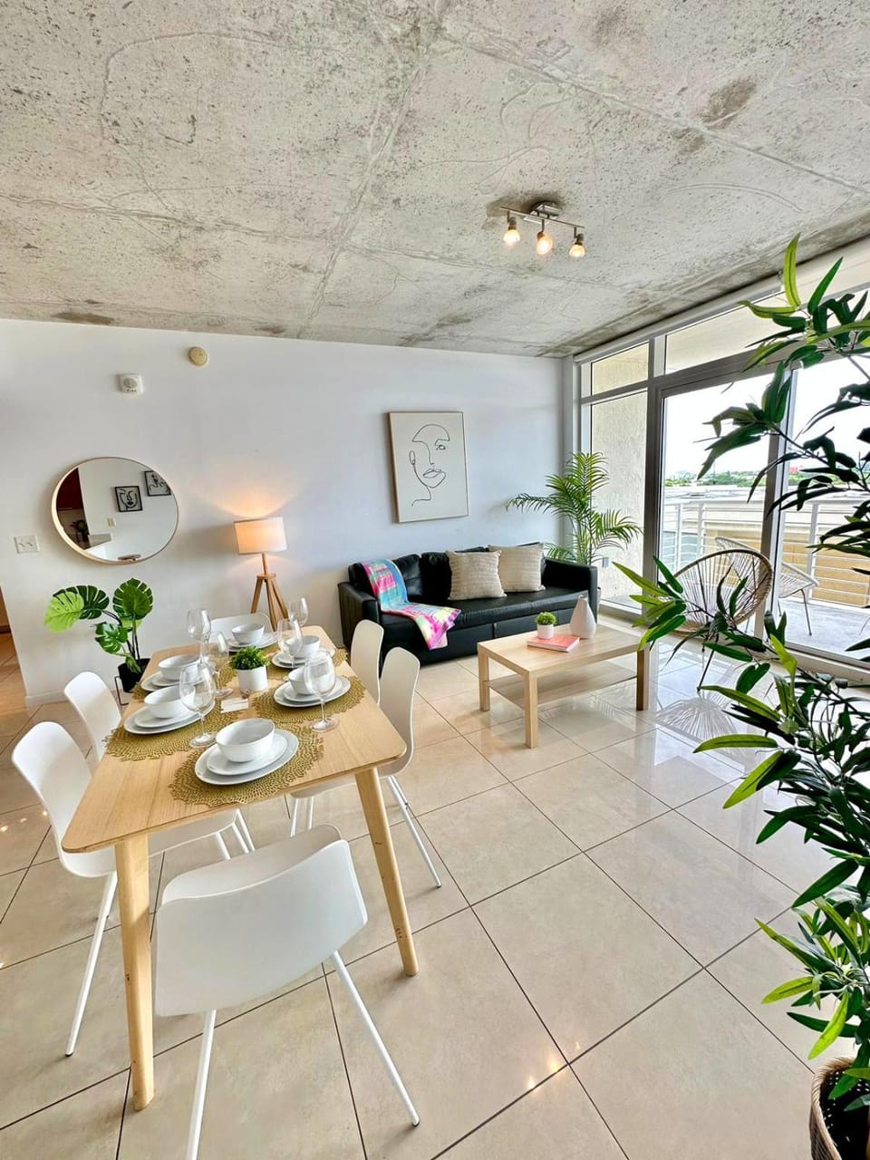 Living room, Seating area, Dining area, air conditioner
