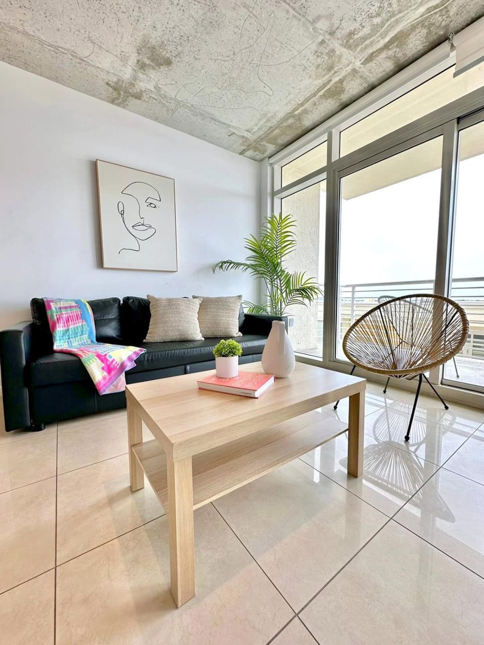 Balcony/Terrace, Living room, Seating area, air conditioner