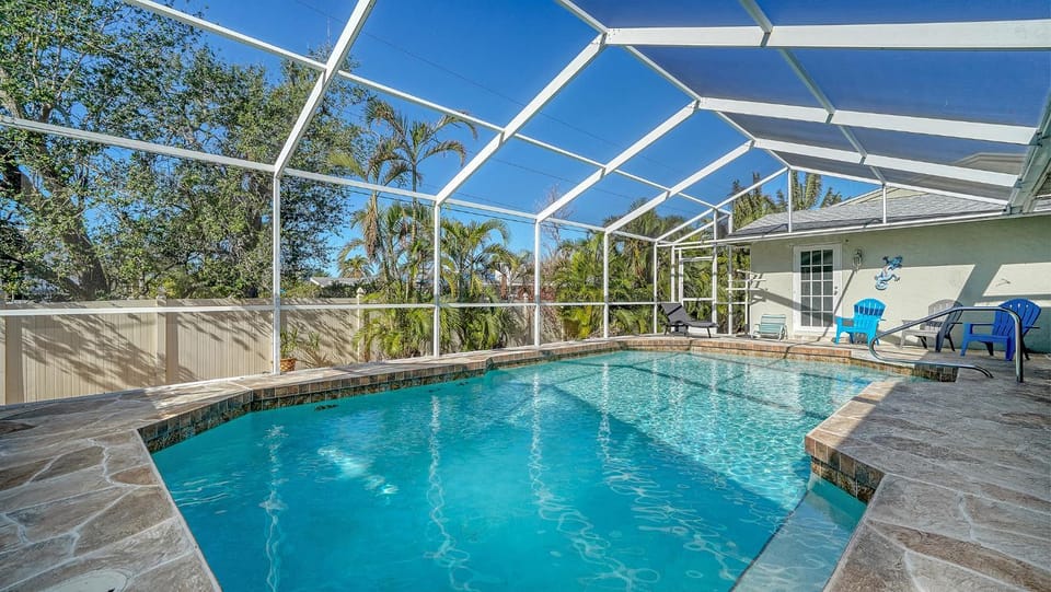 Short Walk to Beach, Restaurants, Bars, Fun & More House in Florida