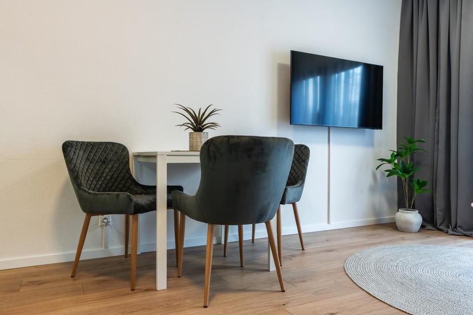 TV and multimedia, Seating area, Dining area