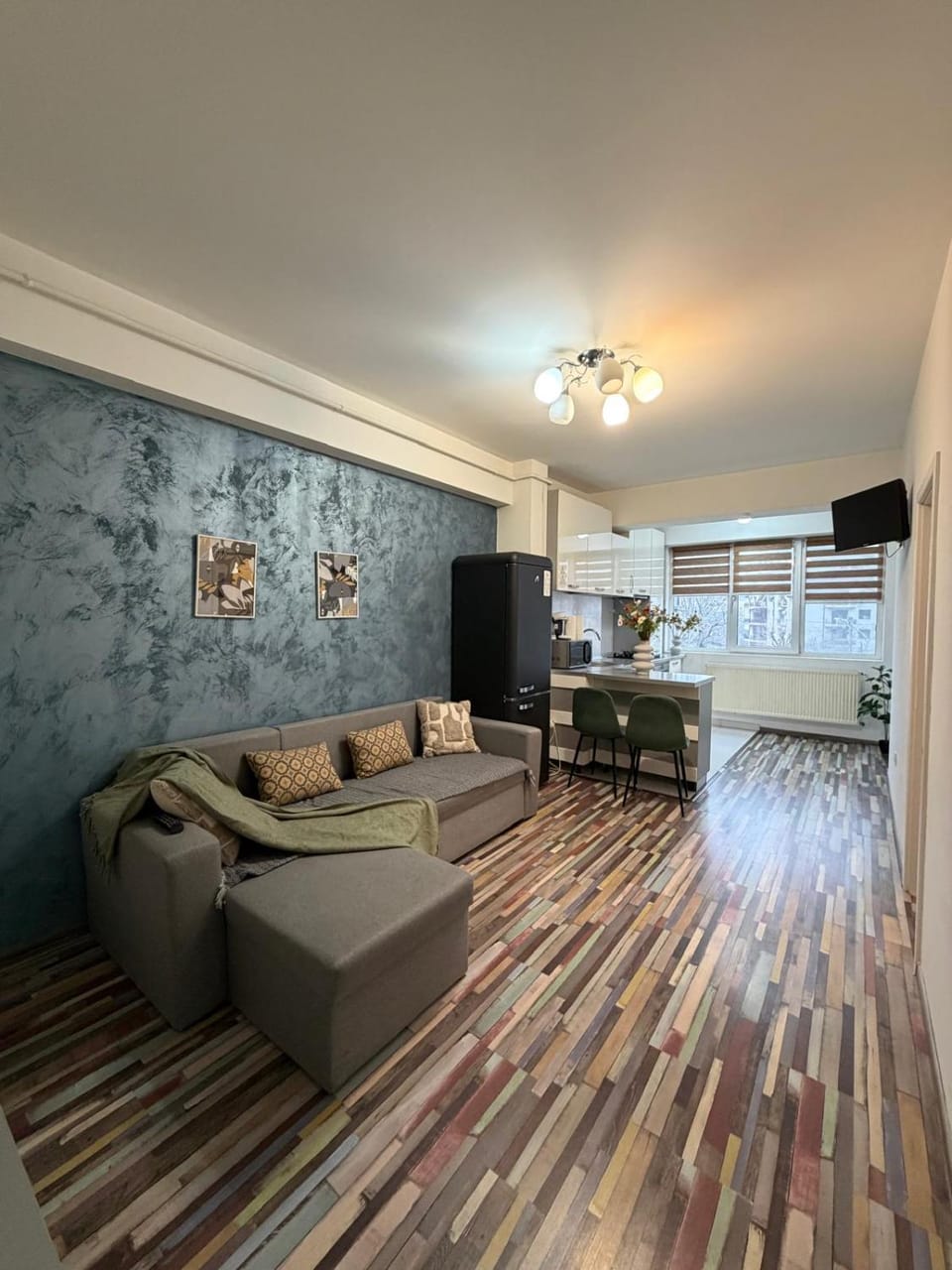 Communal lounge/ TV room, TV and multimedia, Kitchen or kitchenette, Living room, Seating area, Dining area, Evening entertainment
