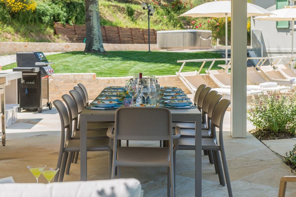 BBQ facilities, Dining area, Garden view