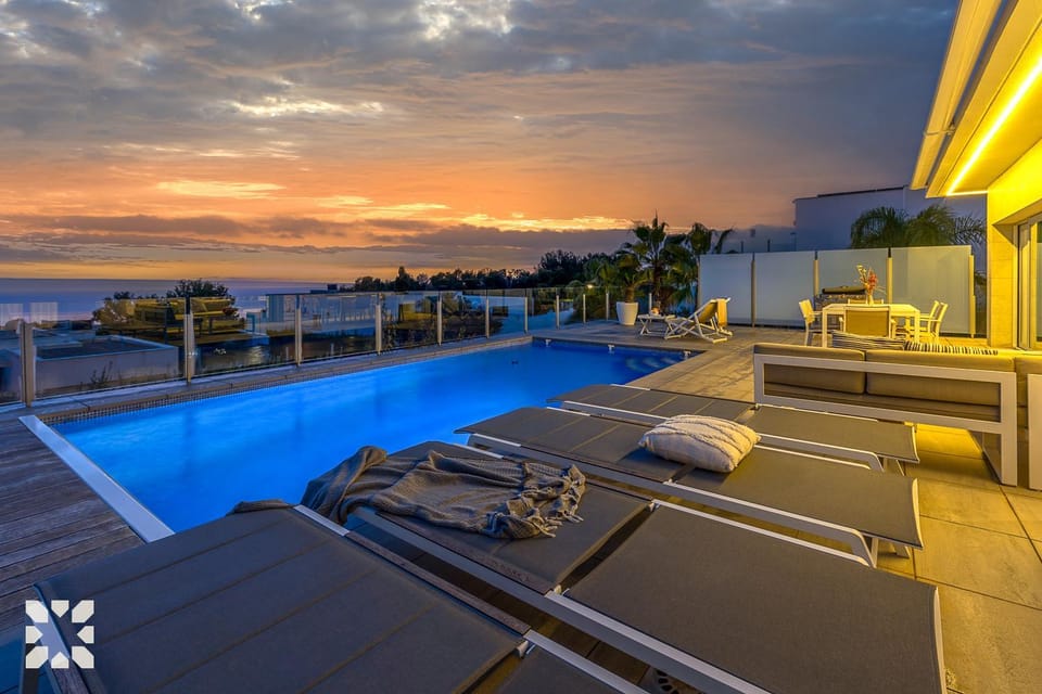 Day, Natural landscape, Mountain view, Pool view, Sea view, Swimming pool, Sunrise, Sunset, sunbed