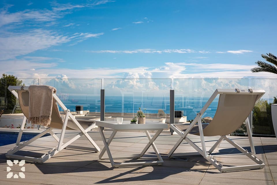 Day, Natural landscape, View (from property/room), Balcony/Terrace, Beach, Sea view, sunbed