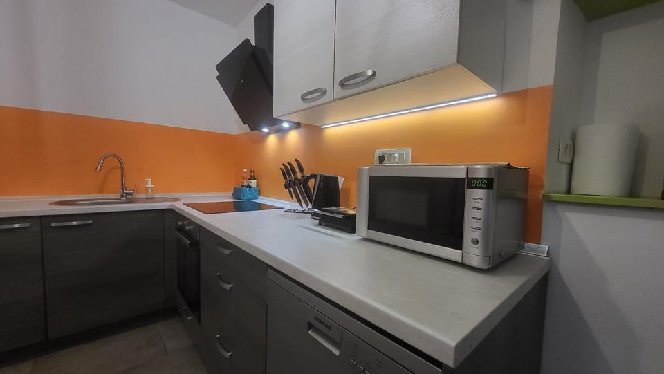 Spring, Summer, Kitchen or kitchenette, Autumn