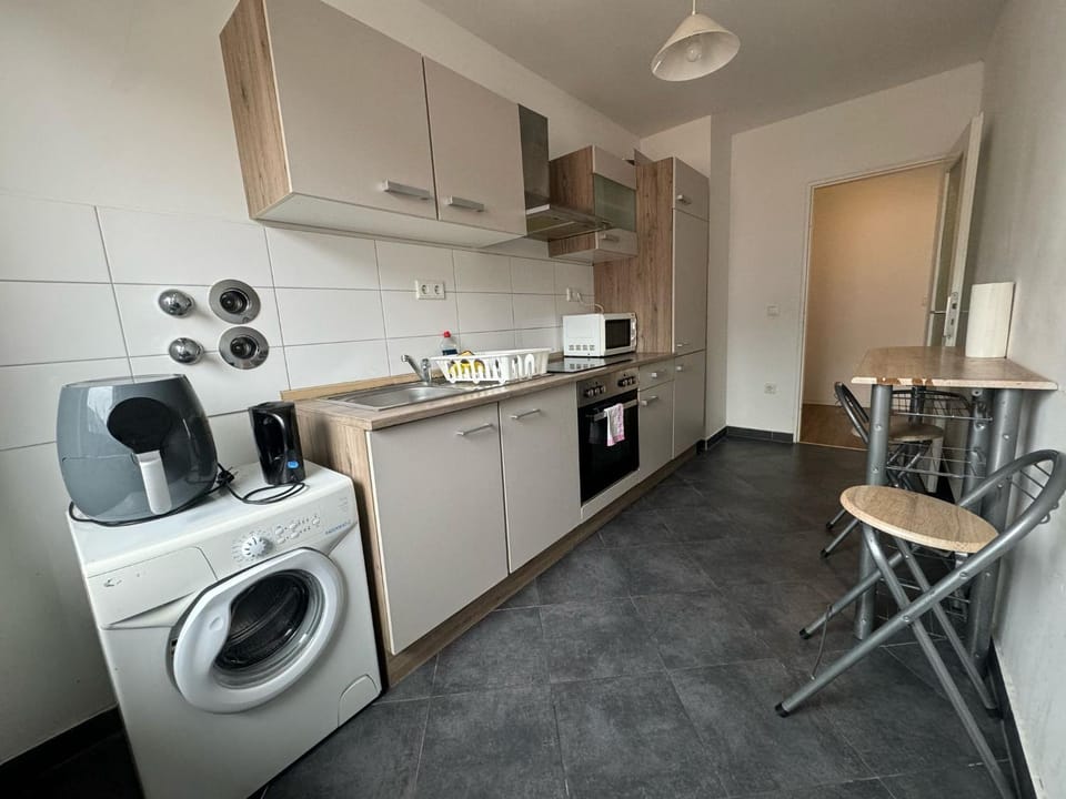 Kitchen or kitchenette, oven, stove, washing machine