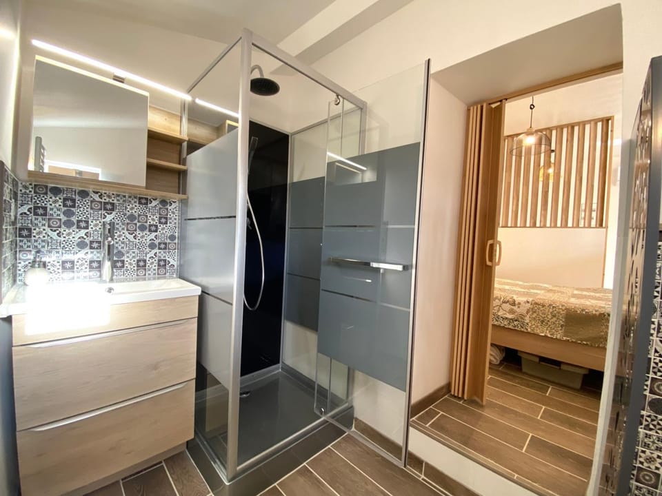 Shower, Bathroom