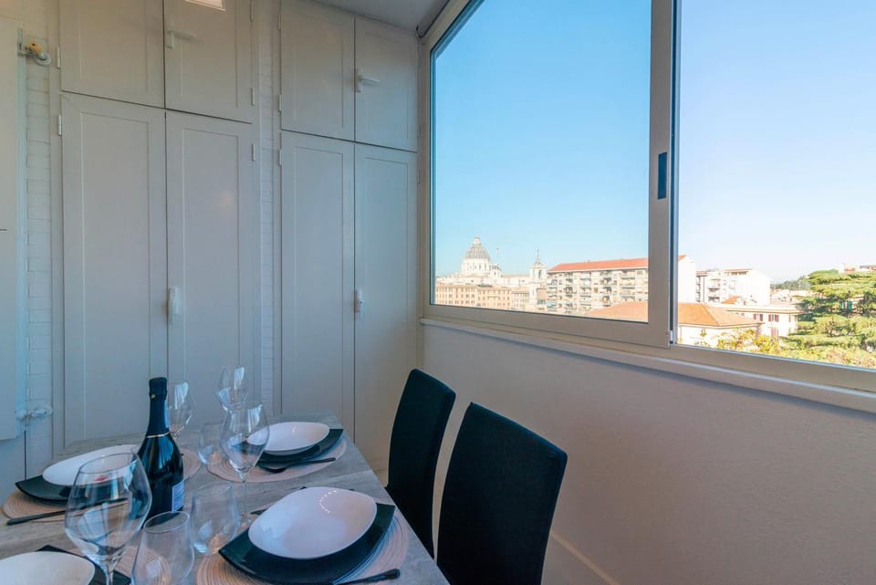 Day, View (from property/room), Balcony/Terrace, Dining area, City view