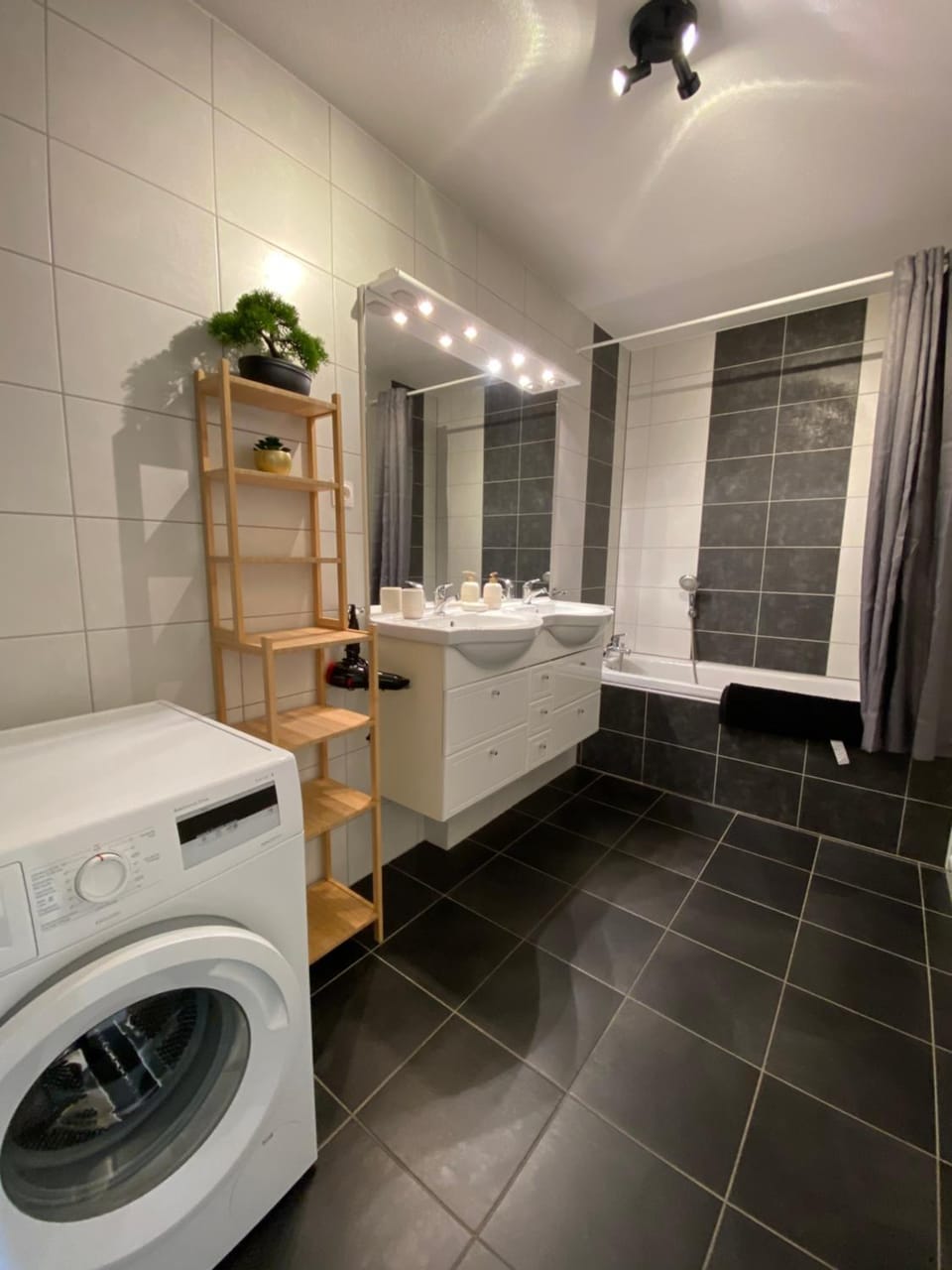 Bathroom, towels, washing machine