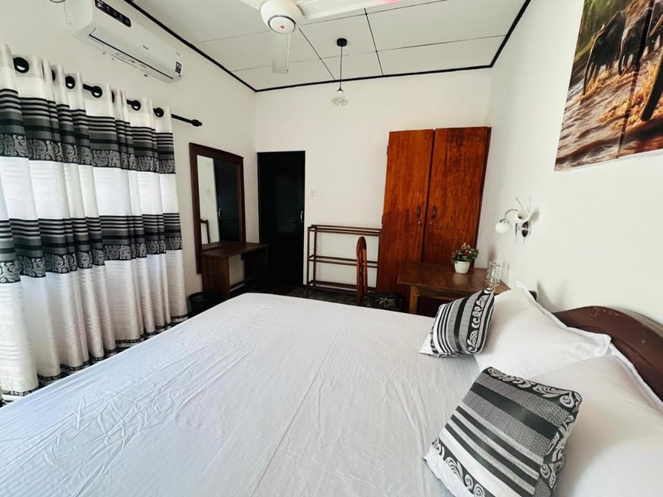 Bed, Photo of the whole room, Bedroom, wardrobe, air conditioner