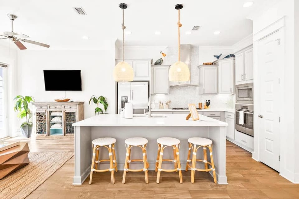 SunBurns by Stay on 30A- Pool, Bikes, Golf Cart House in South Walton County