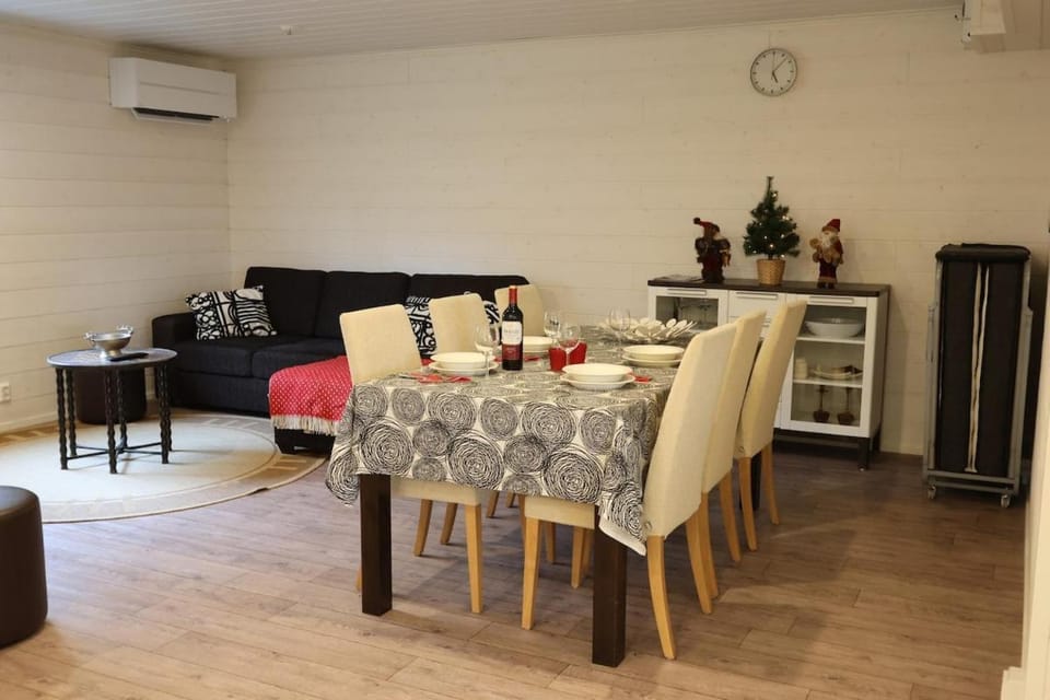 Living room, Seating area, Dining area, air conditioner