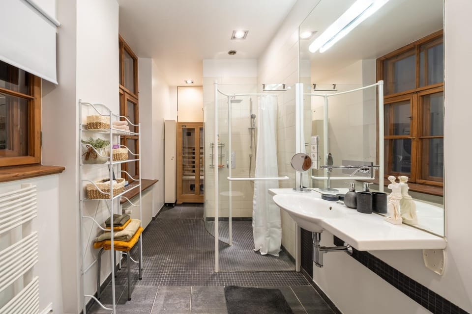 Shower, Bathroom, towels
