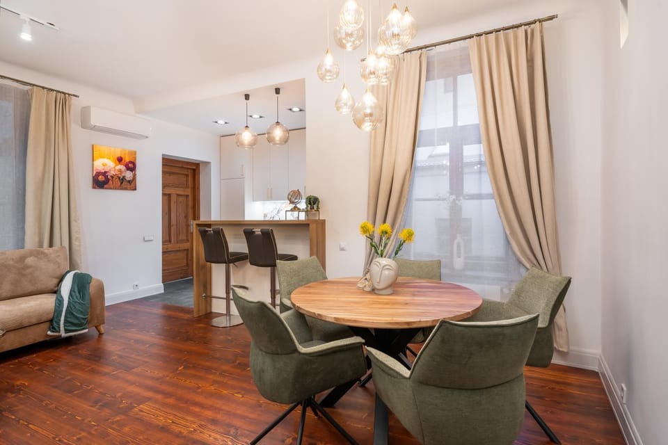 Living room, Seating area, Dining area