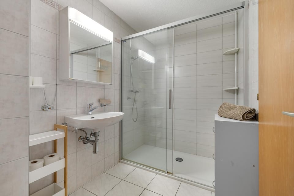 Shower, Bathroom, towels