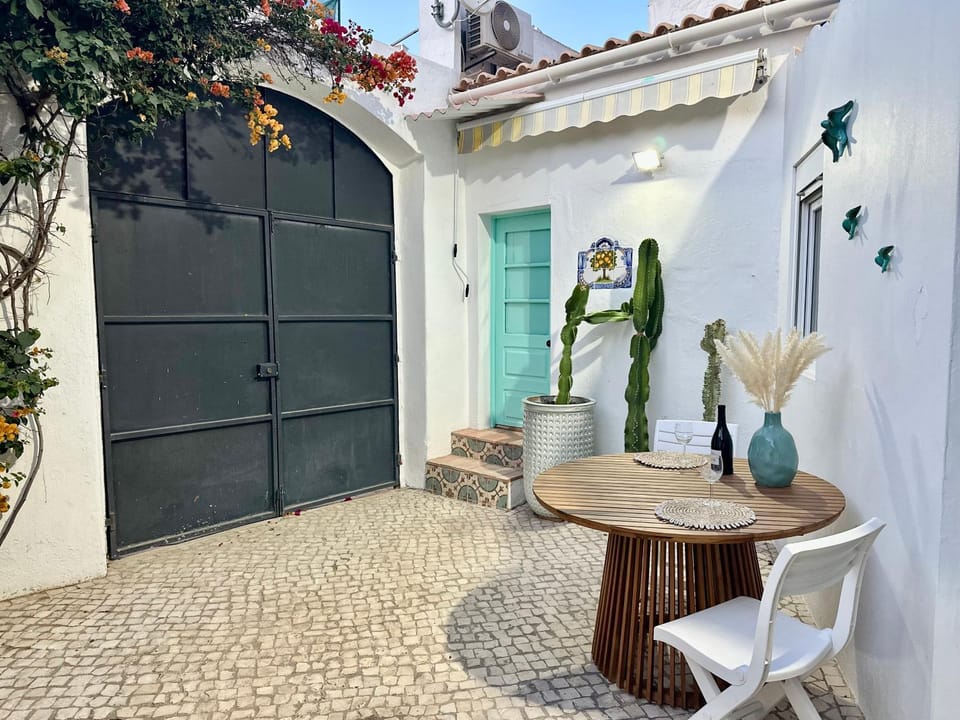 Property building, Patio, Day, Dining area