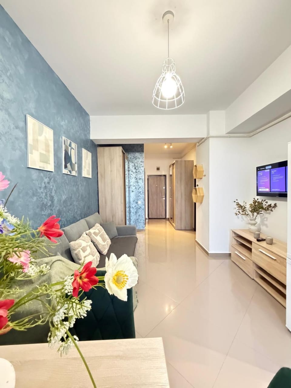 Communal lounge/ TV room, TV and multimedia, Living room, Seating area, Evening entertainment