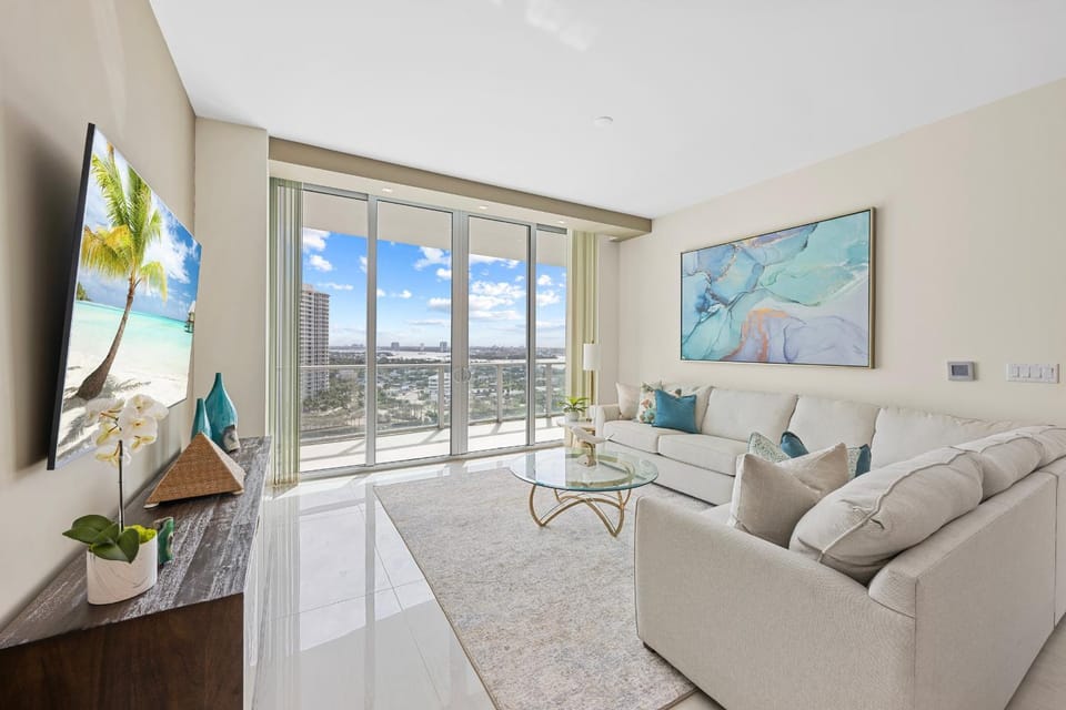 2BR 2BA with ocean views in Luxury Resort Amrit Apartment in Riviera Beach