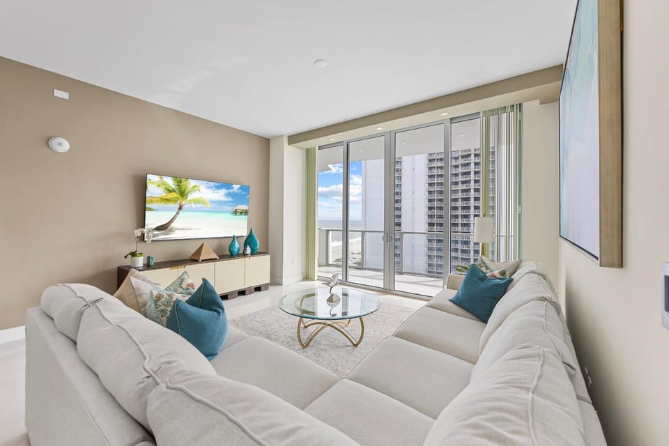 2BR 2BA with ocean views in Luxury Resort Amrit Apartment in Riviera Beach