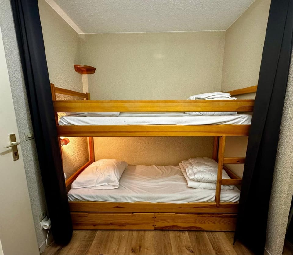 Bed, bunk bed