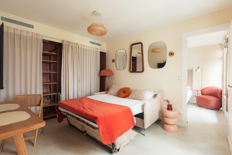 Bed, Living room, Bedroom