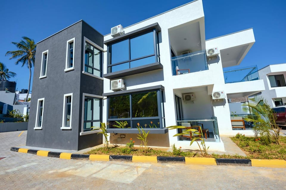 Property building, Balcony/Terrace