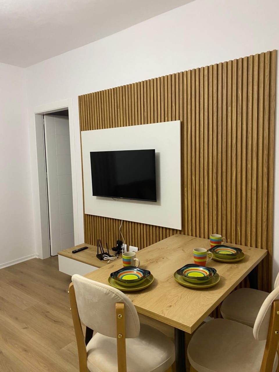TV and multimedia, Dining area