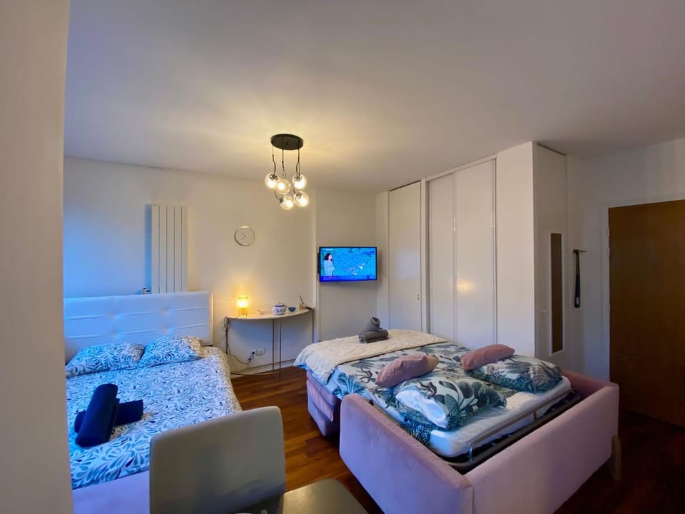 TV and multimedia, Photo of the whole room