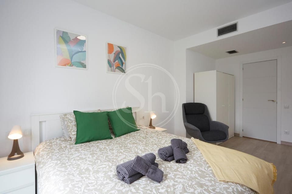 Bed, Photo of the whole room, Bedroom, wardrobe