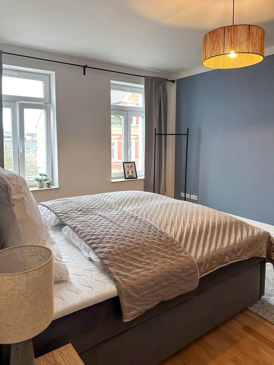 Bed, Living room, Photo of the whole room, Bedroom