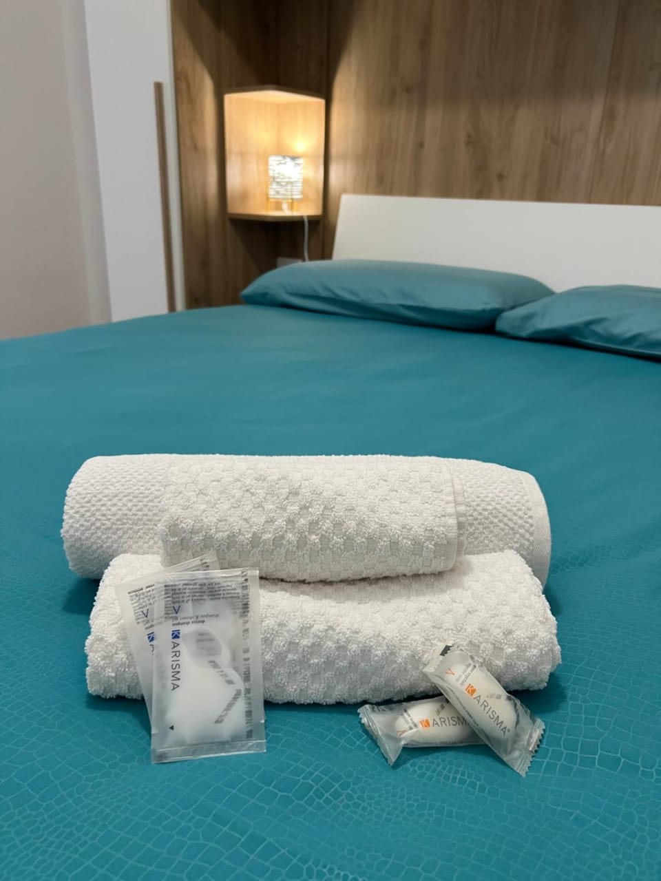 Bedroom, towels