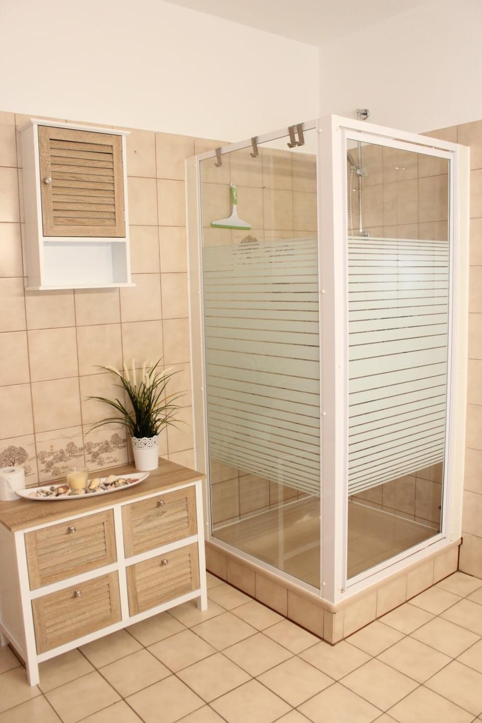 Bathroom, Living room